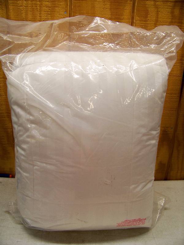 lot 629 image: Comforter