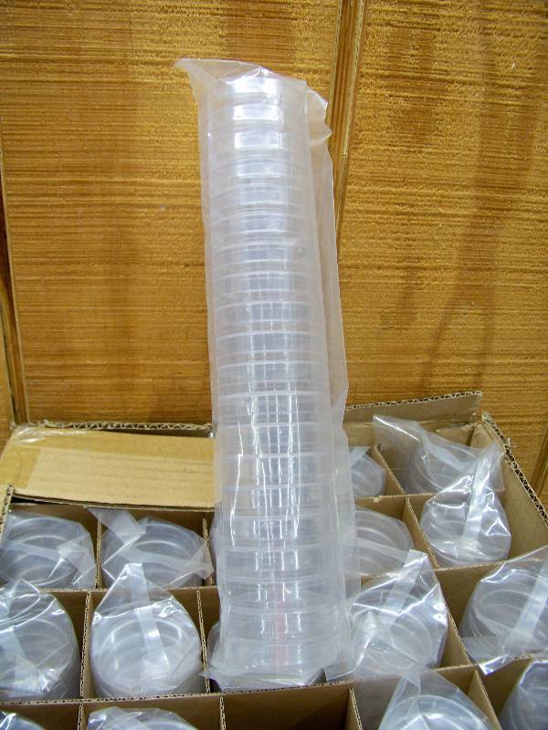 lot 633 image: 500 Sterile Petri Dishes
