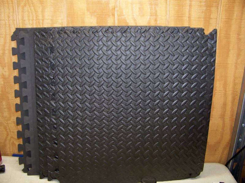 lot 637 image: 6 Pcs Foam Interlocking Tiles
