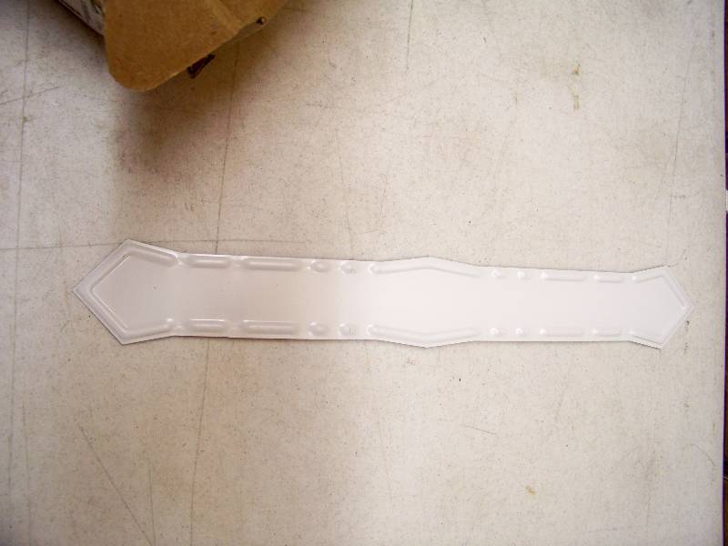 lot 653 image: Box of 100 Pipe Bands