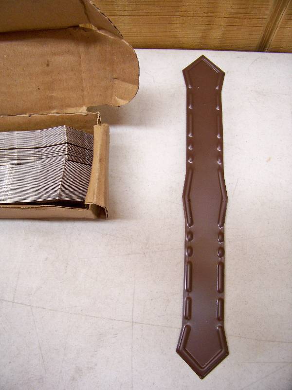 lot 654 image: Box of 100 Pipe Bands