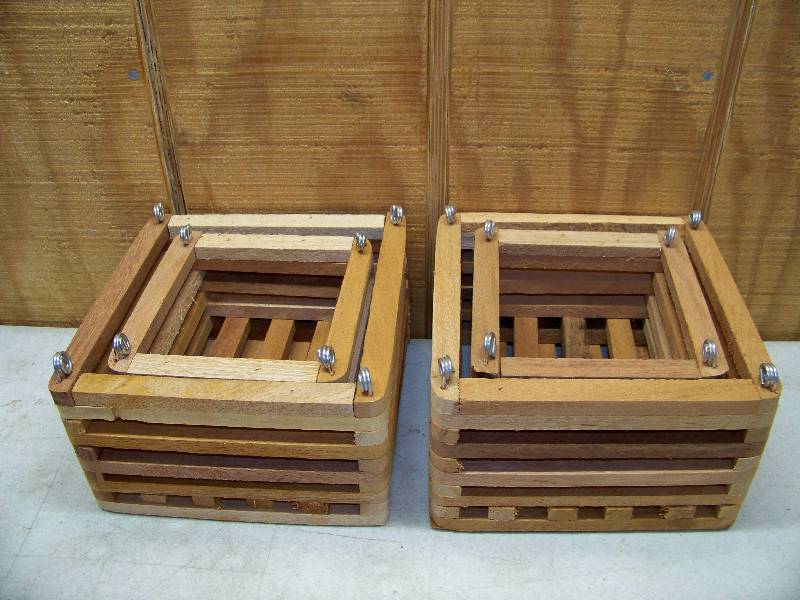 lot 662 image: 2 Sets of 2 Wooden Nesting Crates