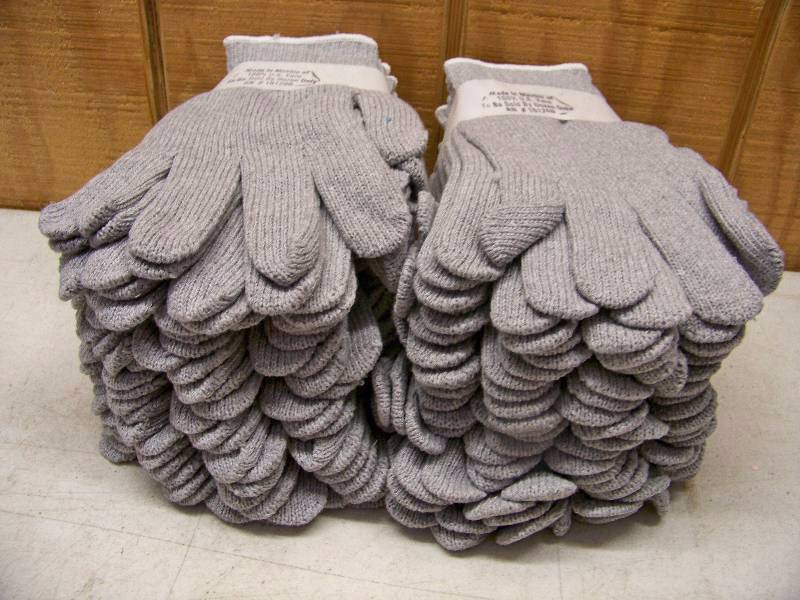lot 712 image: 24 Pair Extra Heavy Knit Work Gloves
