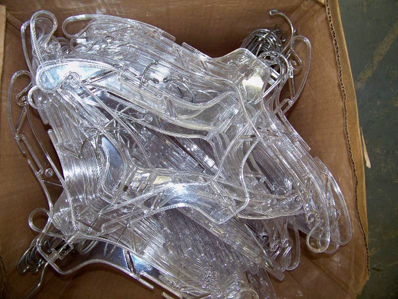 lot 732 image: 100 Clear Plastic Hangers