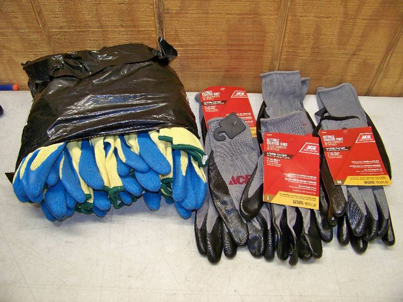 lot 761 image: 19 Pairs Gloves