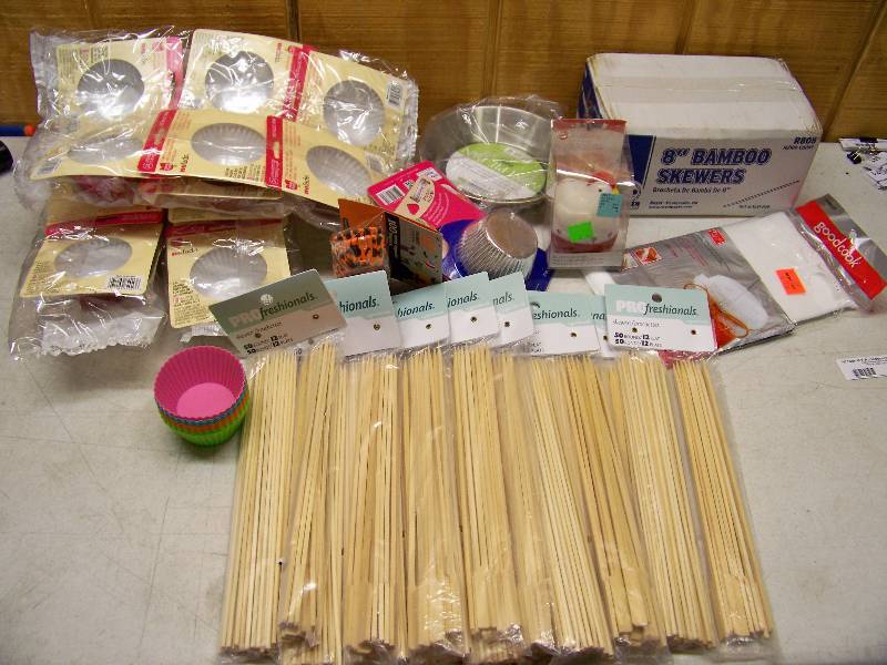 lot 790 image: Kitchen and Baking Supplies