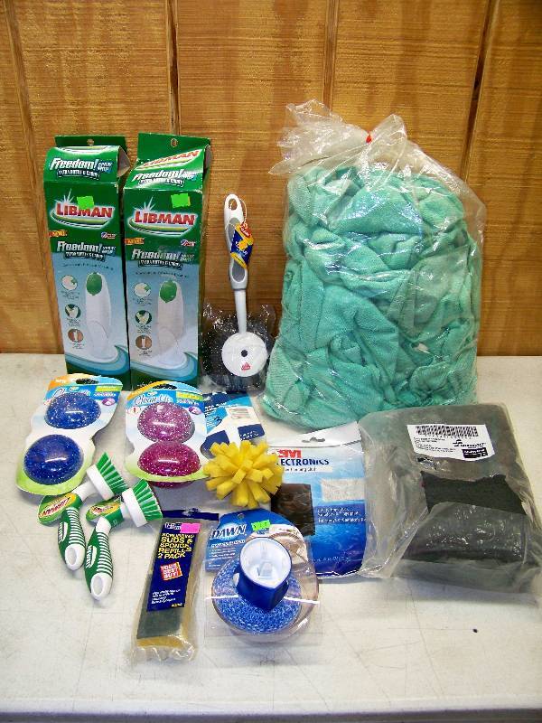 lot 793 image: Cleaning Supplies
