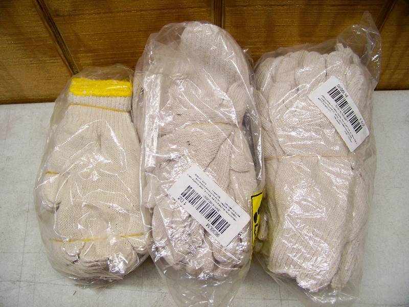 lot 795 image: 3 Dozen Work Gloves