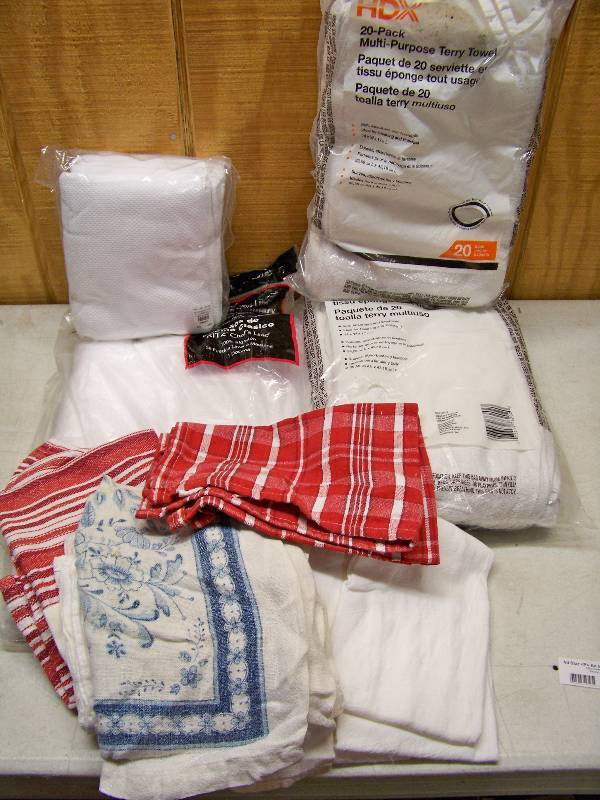 lot 811 image: 62 Dish Towels and Bar Mops