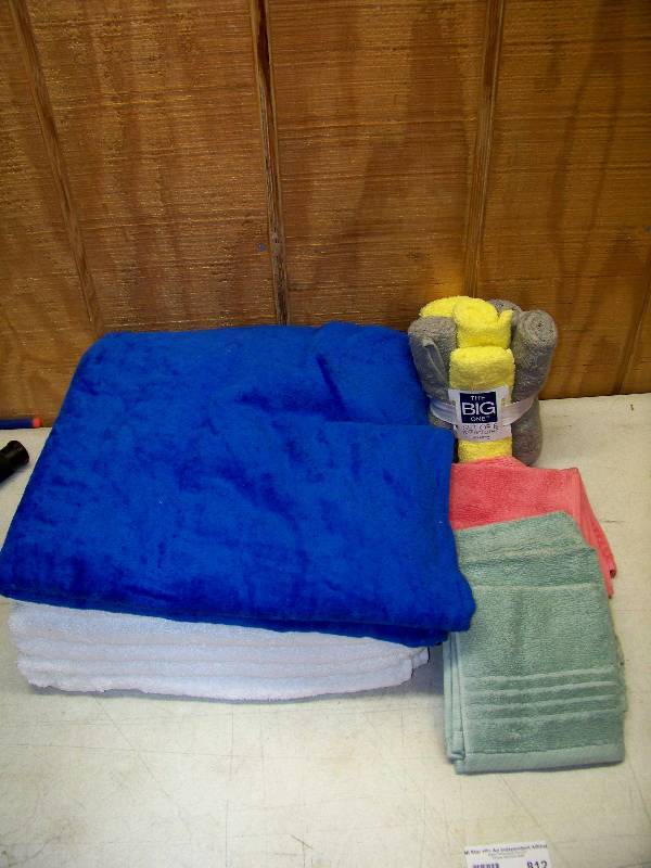 lot 812 image: Bath Towels and Wash Clothes