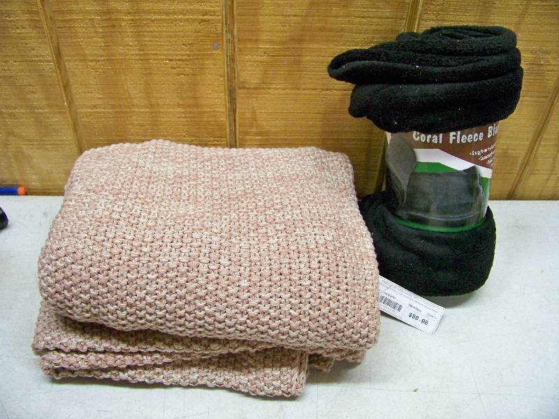 lot 813 image: Blanket and Throw