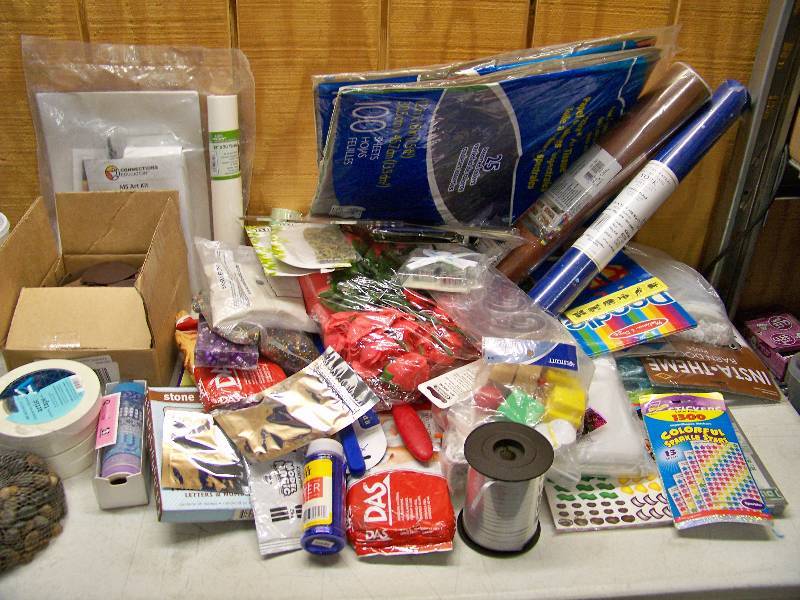 lot 815 image: Craft Supplies