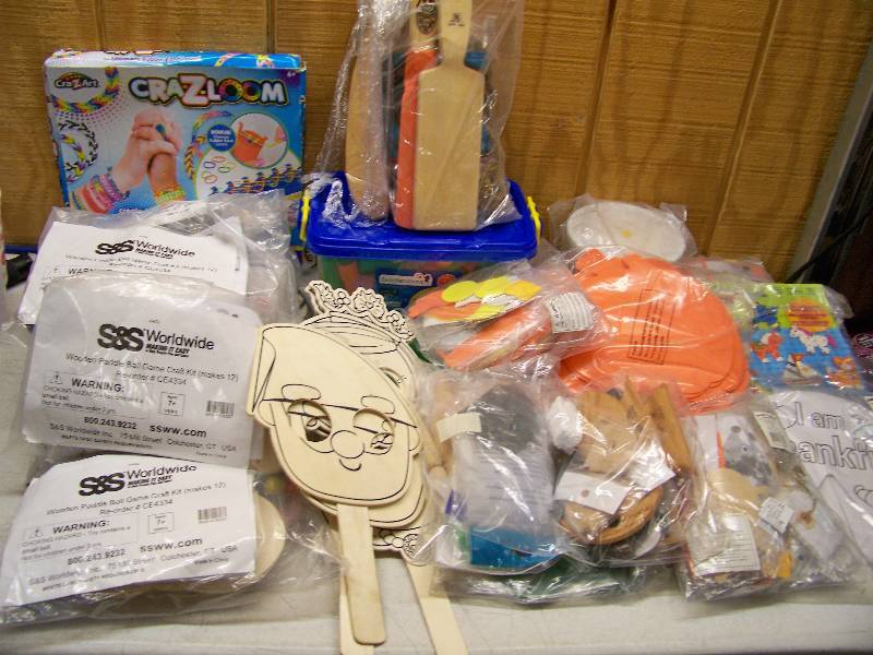 lot 816 image: Craft Supplies