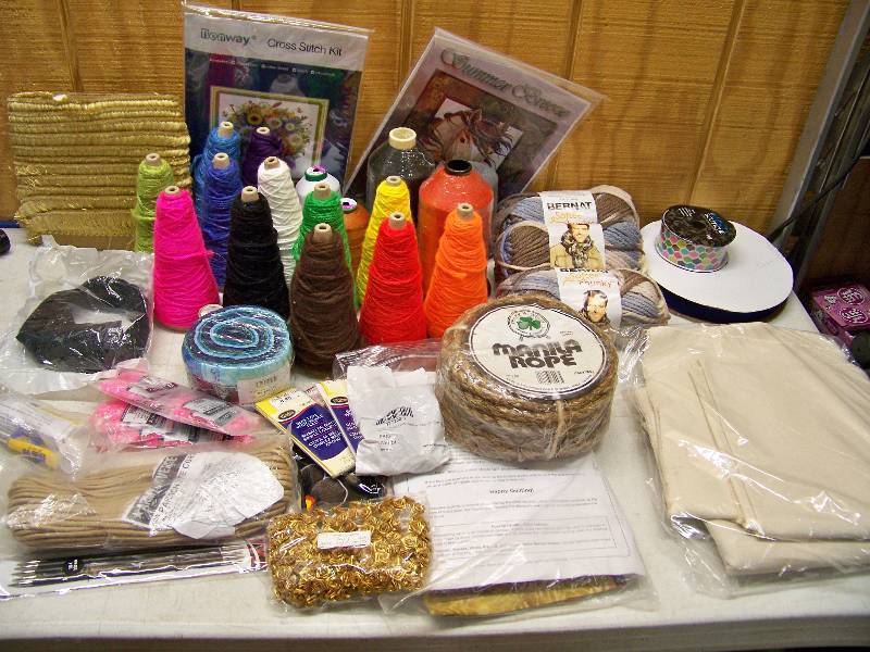 lot 818 image: Sewing Craft Lot