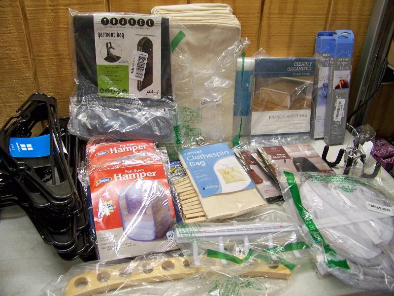 lot 860 image: Organizing Items