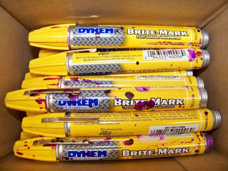 lot 833 image: 25 Dykem Brite Mark Paint Markers
