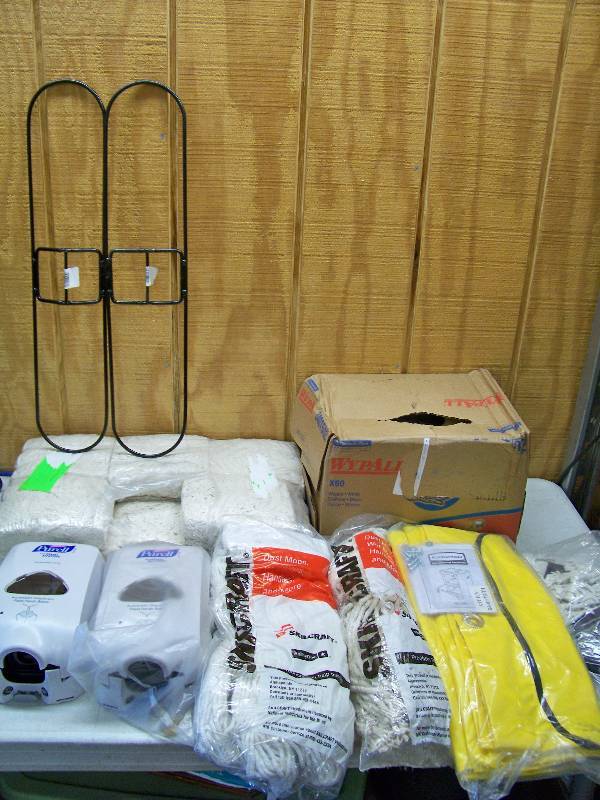 lot 861 image: Commercial Cleaning