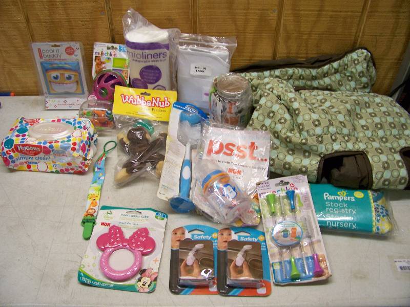 lot 867 image: Baby Items