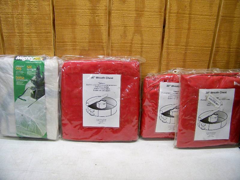 lot 868 image: Christmas Storage Items