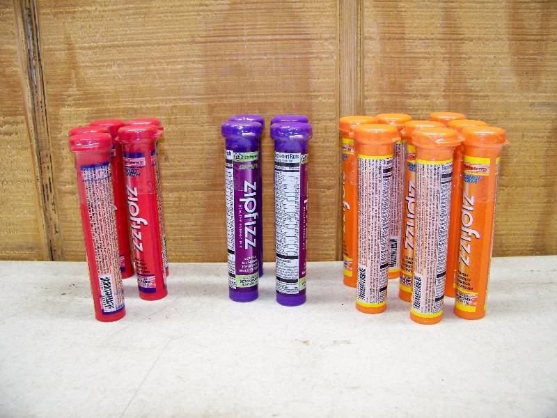lot 869 image: 17 Tubes Zipfizz Energy Drink Pour Ins