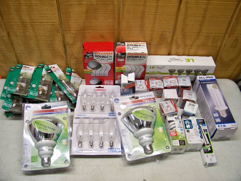 lot 871 image: Lightbulbs