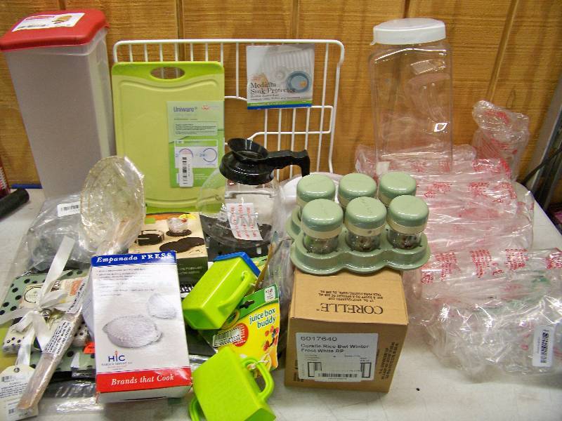 lot 889 image: Kitchen Items