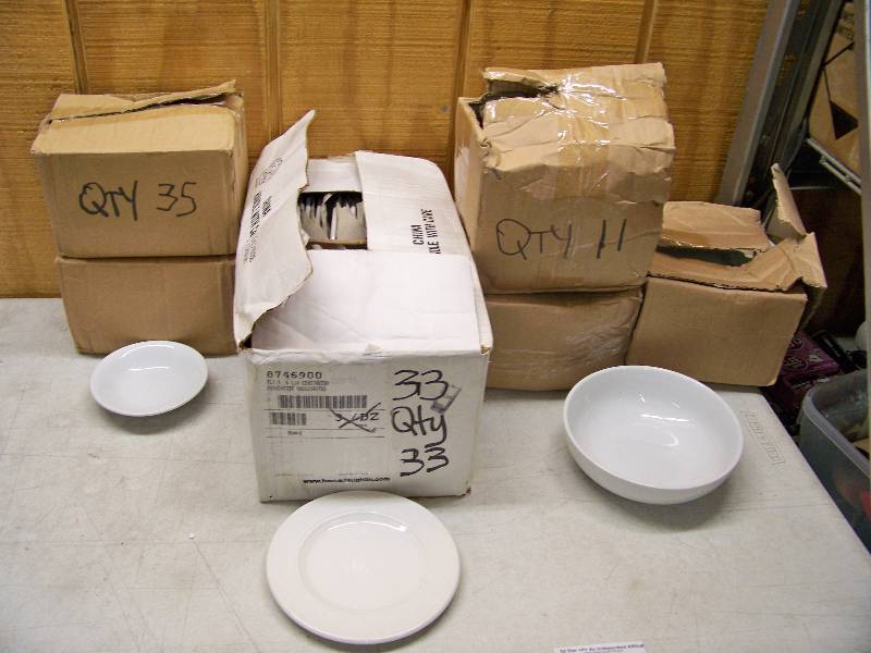 lot 913 image: Restaurant Dishes