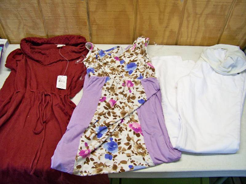 lot 898 image: Maternity Size Medium