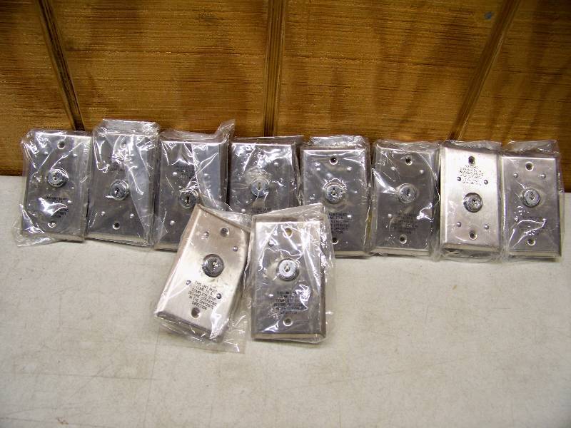 lot 911 image: 10 Tork Winches