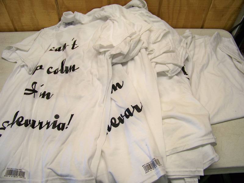 lot 902 image: 45 T-Shirts