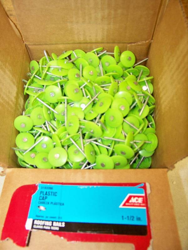 lot 922 image: Box of 215 Plastic Cap Roofing Nails