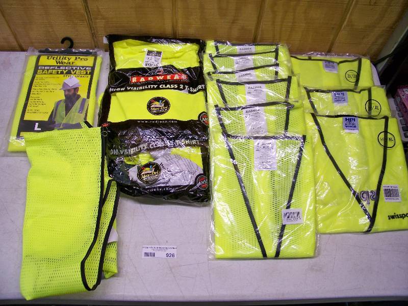 lot 926 image: 13 Safety Reflective Vests