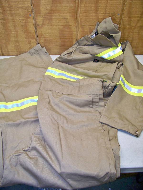 lot 927 image: Neese Flame Resistant Coveralls