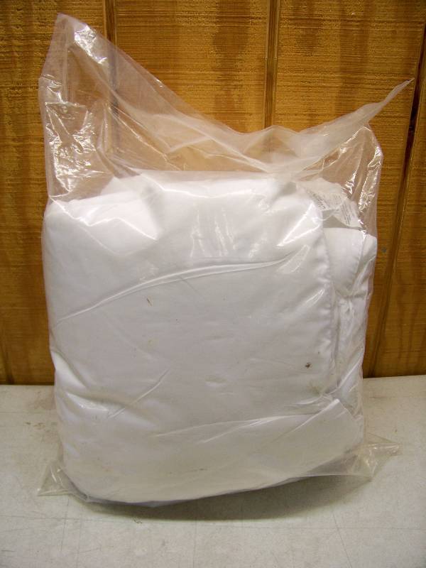 lot 928 image: Full Queen Comforter