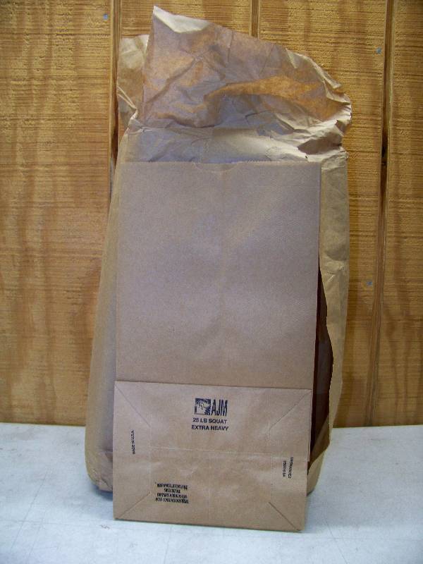 lot 934 image: 200 Kraft Paper Bags