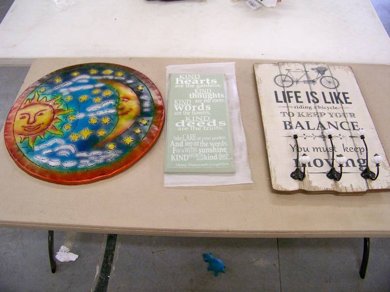 lot 943 image: Home Decor