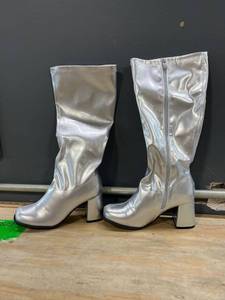 lot 28289 image: Womens Silver Go Go Boots Size 8