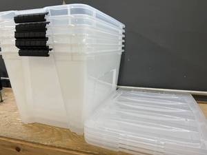 lot 33160 image: 5 Plastic Tubs, 4 Lids - 20x14x12 (Missing 1 Clasp &amp 1 Lid)