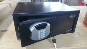 lot 33758 image: Honeywell Steel Security Safe, 15.519.58