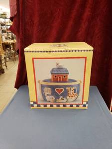lot 6003 image: Noahs Ark Cookie Jar