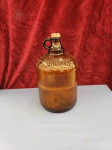 lot 6006 image: old gallon clorox bottle