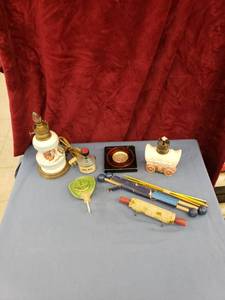 lot 6019 image: lot of collectibles
