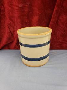 lot 6030 image: blue striped crock