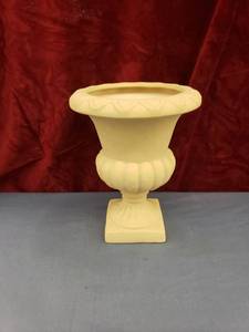 lot 6033 image: c pottery pedastal planter