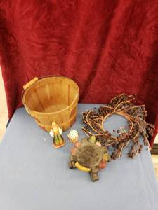 lot 6041 image: lotof old world decor