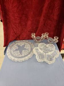 lot 6047 image: lot of Crystal candleholderscake platterdivided dish