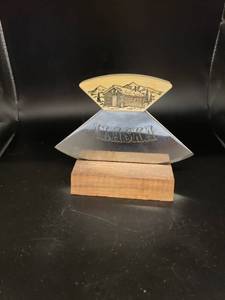 lot 6056 image: Alaska collector knife wstand