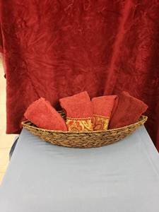 lot 6076 image: canoe shaped basket whand towels