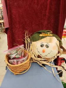lot 6084 image: lot of fall decor
