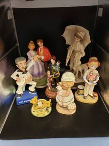 lot 6089 image: lot of figurines music box works